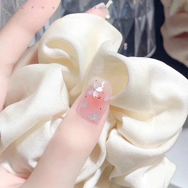 1Jar Красиви листенца Сакуры Блясък за нокти пъстри Цветни листа Смесен дизайн на ноктите блестящи мъниста Дизайн на ноктите, люспи 3D . ' - ' . 1