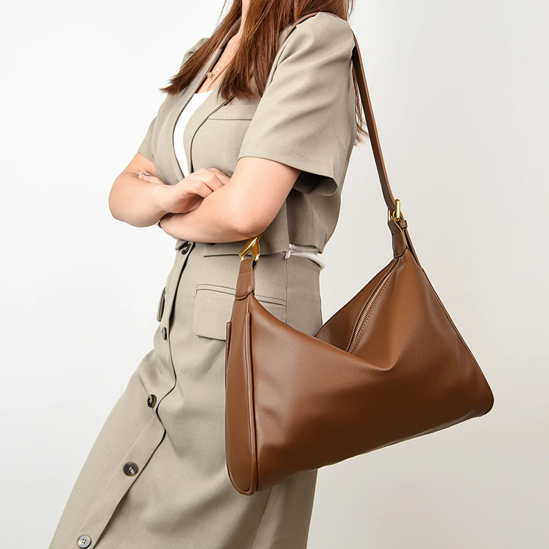 2023 Модерна дамска чанта Проста чанта през рамо от изкуствена кожа Дамска лятна универсална ежедневна чанта Тенденция Луксозна дамска чанта . ' - ' . 1