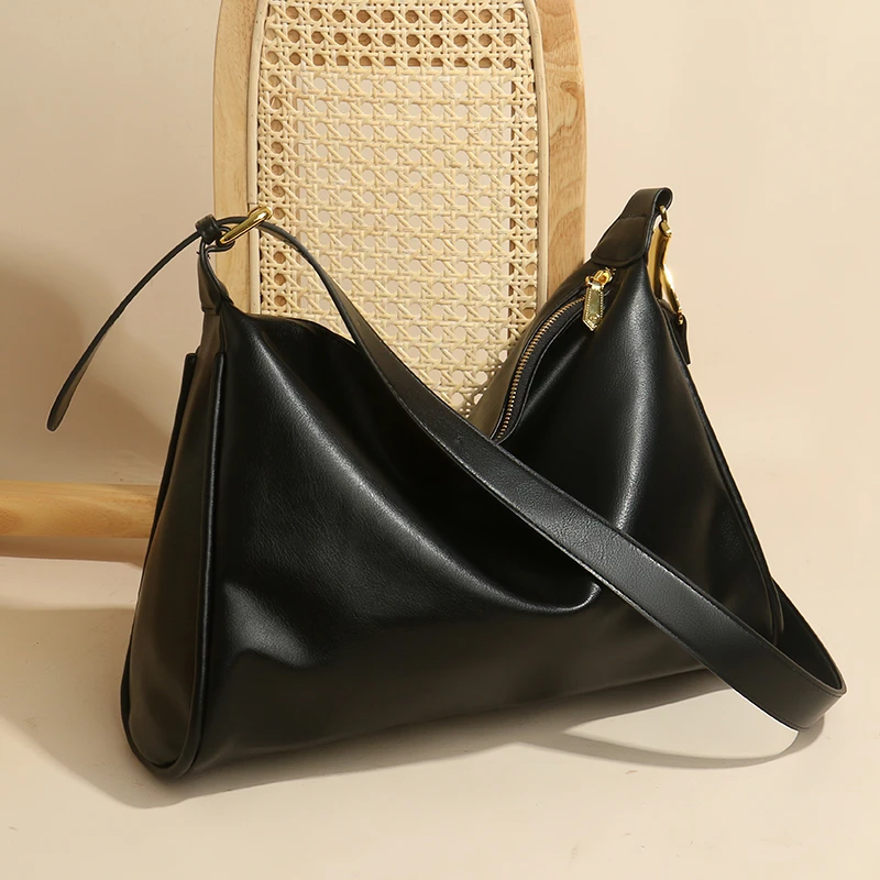 2023 Модерна дамска чанта Проста чанта през рамо от изкуствена кожа Дамска лятна универсална ежедневна чанта Тенденция Луксозна дамска чанта . ' - ' . 2