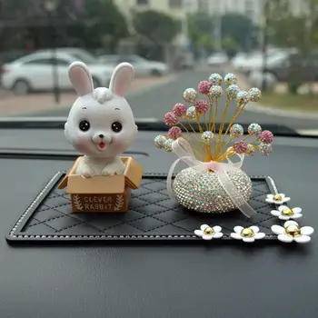 Бижу във формата на заек в кола, полезна цветостойкая Ярка форма, 3D висококачествен кукла-заек в кола за кола
